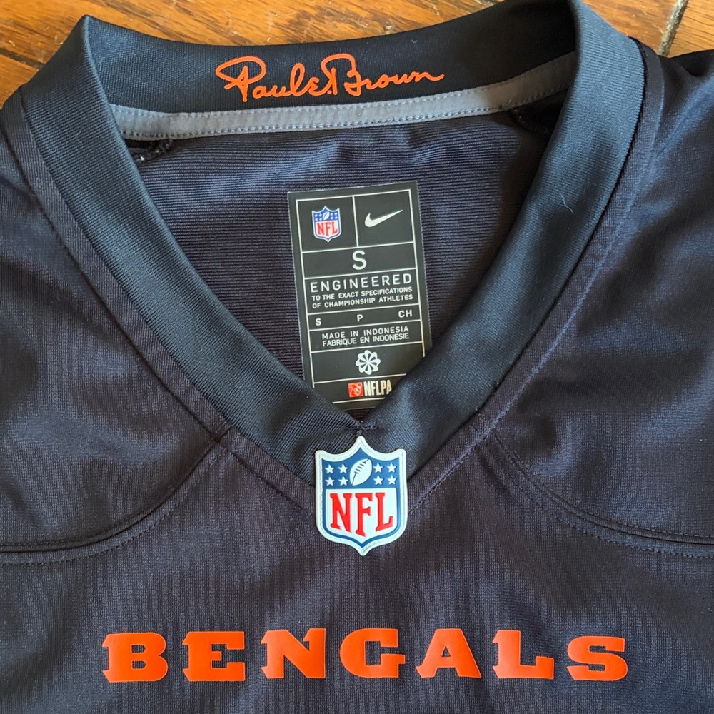 NFL Cincinnati Bengals Black Jersey with Orange and White Accents - Burrow #9 - Picture 4 of 5